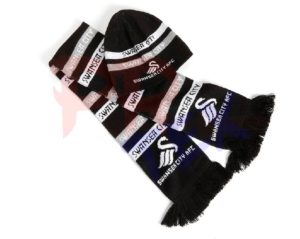 Вязаный комплект 04 300x239 - Вязаные комплекты: шапка, шарф, варежки (перчатки)